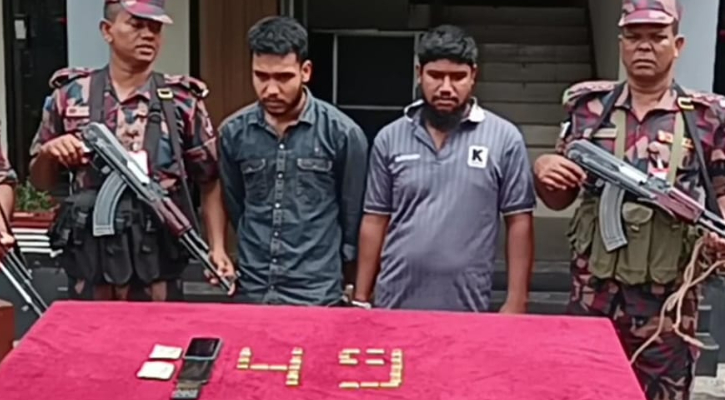 যশোরে স্বর্ণের বারসহ ২ পাচারকারী বিজিবির হাতে আটক